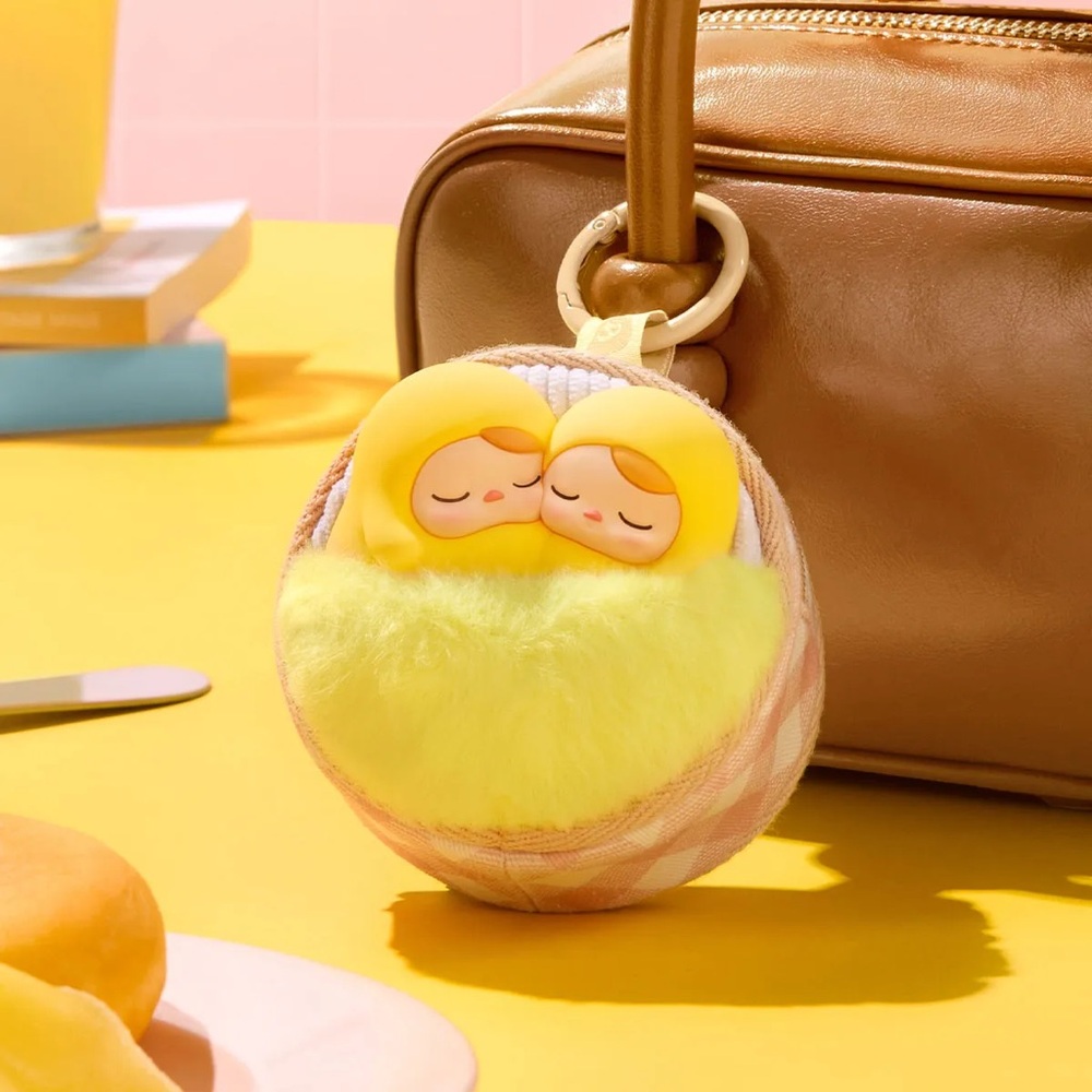 Pucky egg beanie earphone case